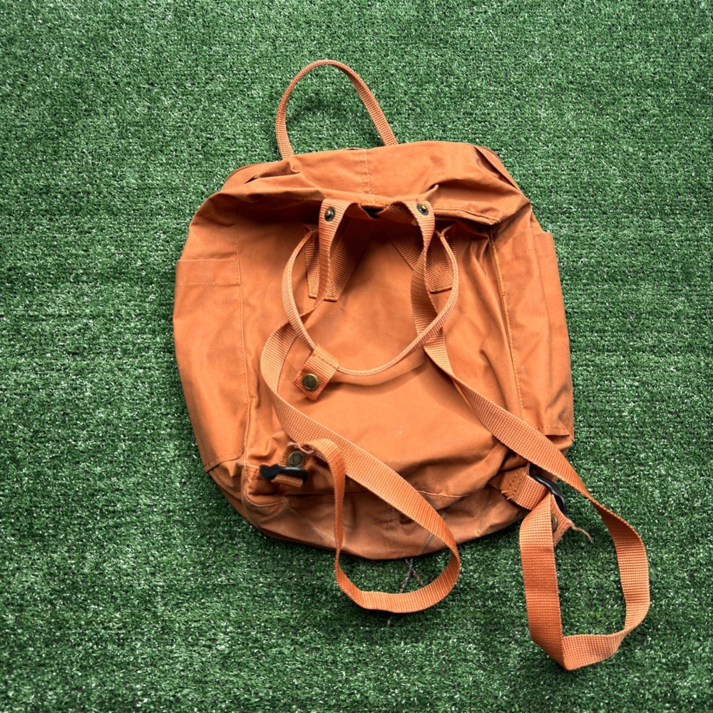 Fjallraven Kanken Classic Backpack Burnt Orange Vinylon F 23510 Everyday Bag